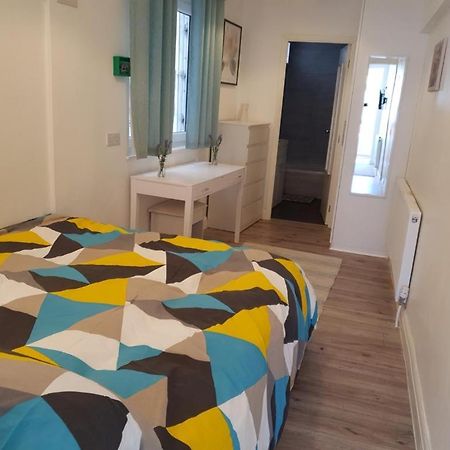 Апартаменты Star London Brent Street Cosy 1-Bed Hideaway Хендон Экстерьер фото