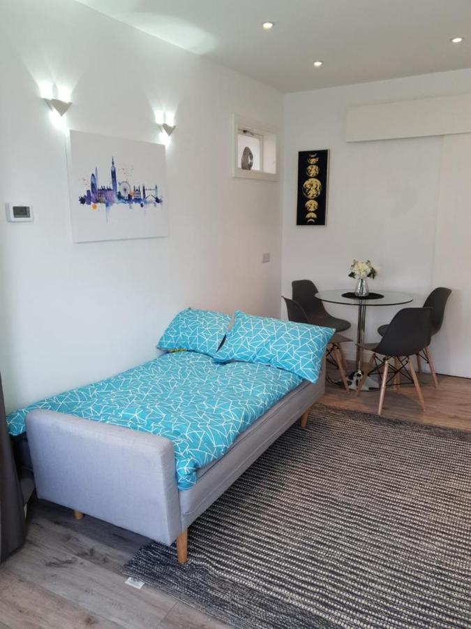 Апартаменты Star London Brent Street Cosy 1-Bed Hideaway Хендон Экстерьер фото