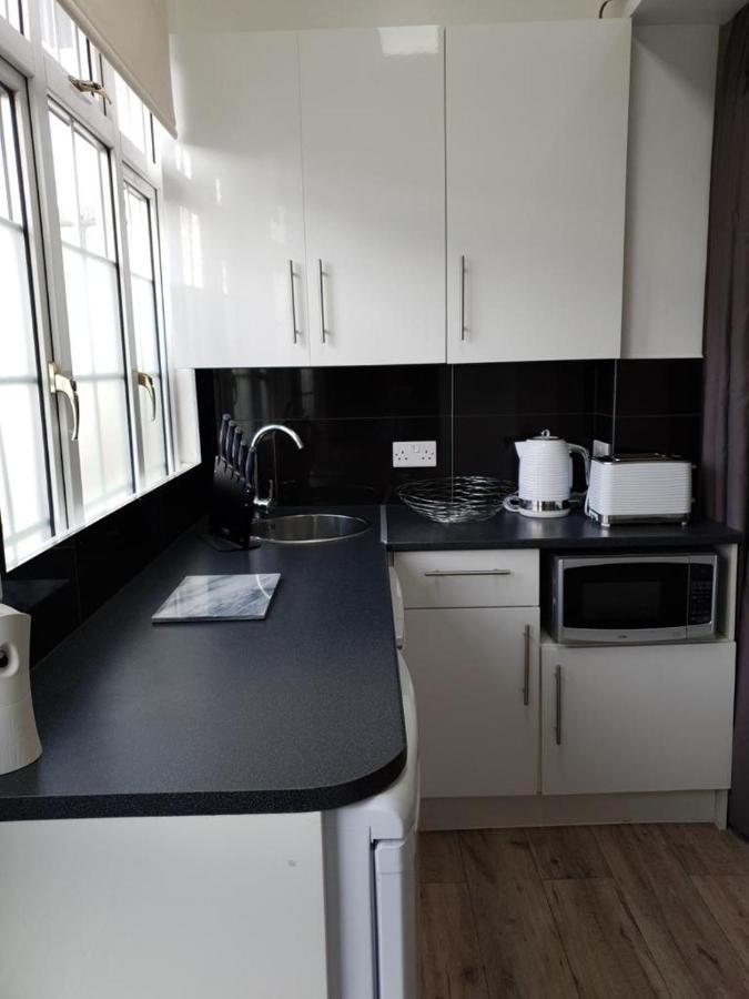 Апартаменты Star London Brent Street Cosy 1-Bed Hideaway Хендон Экстерьер фото